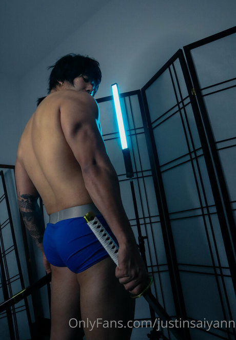 tiny onlyfans hot image