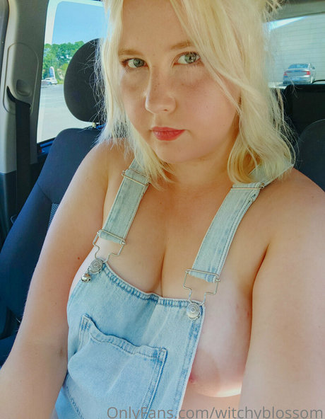 witchyblossom best actress pic