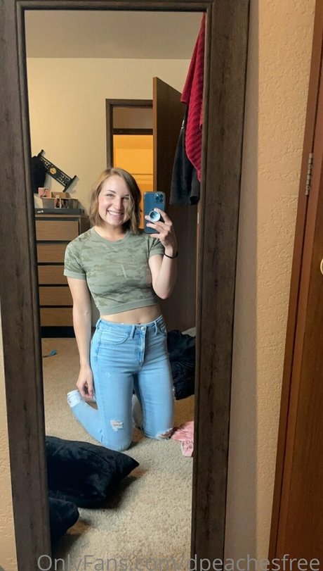 dpeachesfree erotic actress galleries