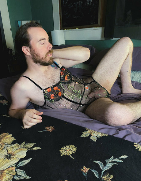 moremoiraxoxo art model picture