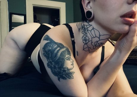 moremoiraxoxo art pornstar photo