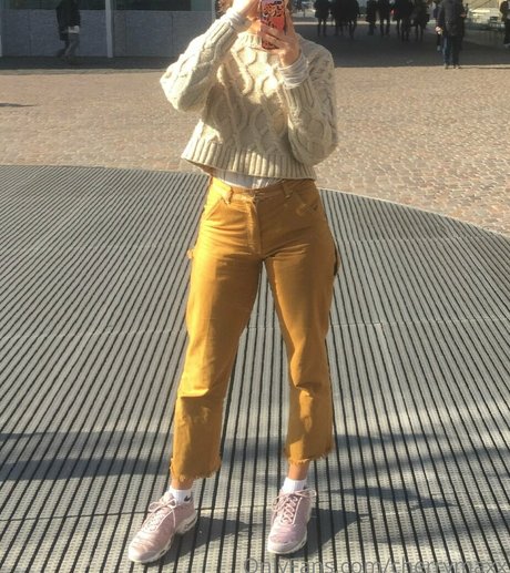 cherrymaxx sexy star photos