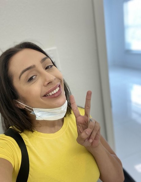 reallillyhallxx model adult gallery