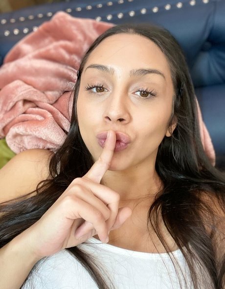 reallillyhallxx pornstar naked image