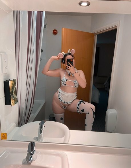 ashleysquirts nude model pictures