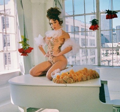 xoRenee pornstar naked images