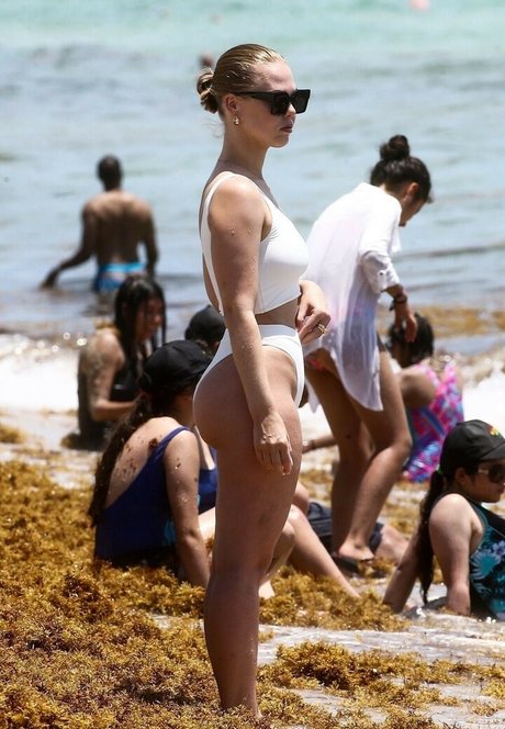 busty mom onlyfans free sexy pics