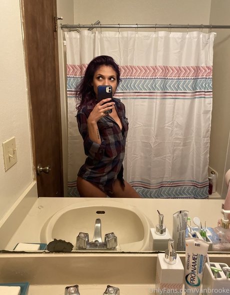 Vanbrooke exclusive model images