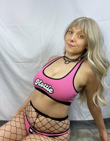 thickibellafree adult actress image