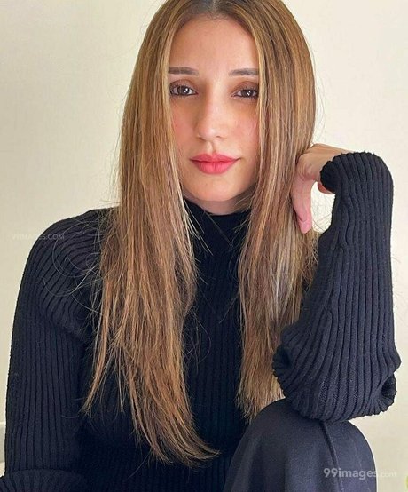 Heli Daruwala pornstar nice gallery