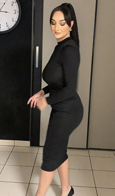 am hailil best model image