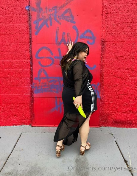 yersays model top images