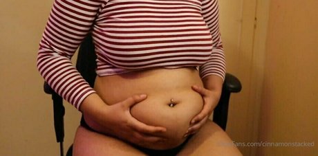 cinnamonstacked nudes model img
