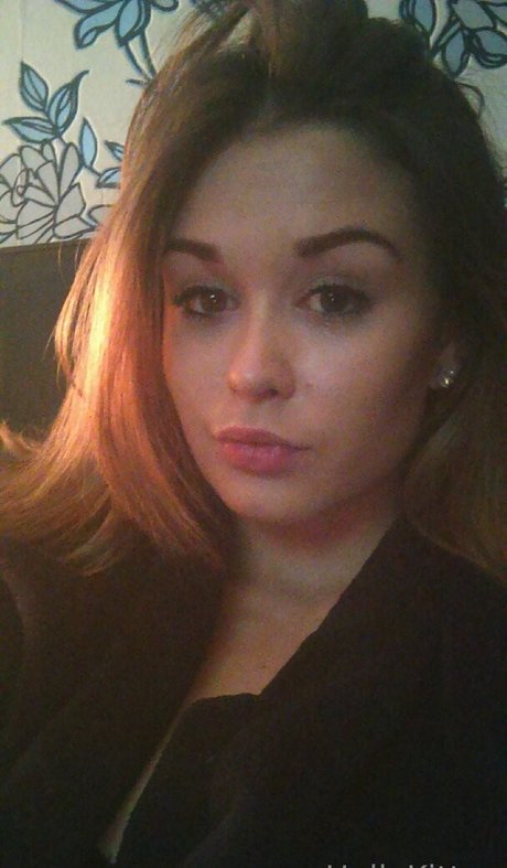 hollykittenn beautiful model img