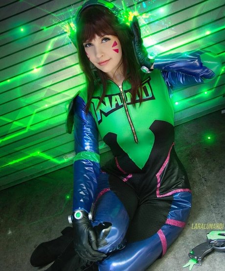 Lara Lunardi model art pics