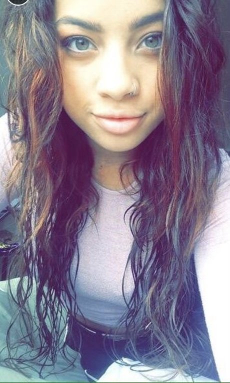 Kiana Lede model nice img