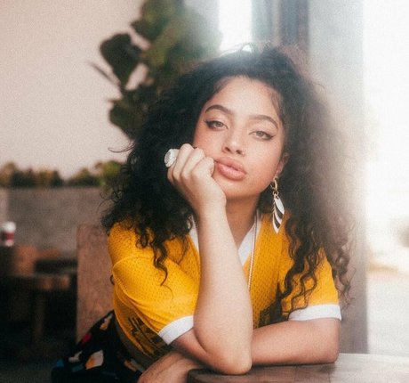 Kiana Lede model beautiful pics