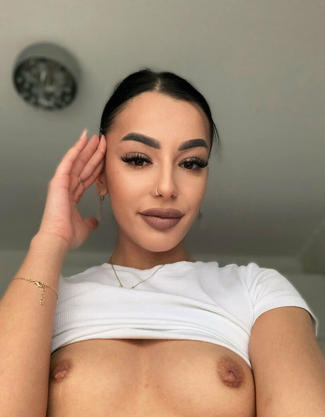 Medeea Larisa hot star archive