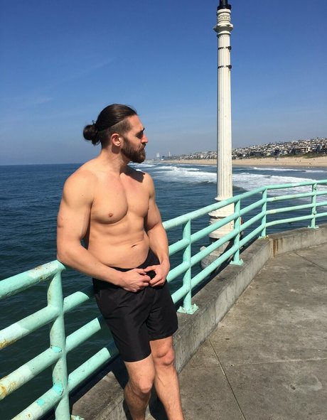 pandemicprowrestling nude model picture