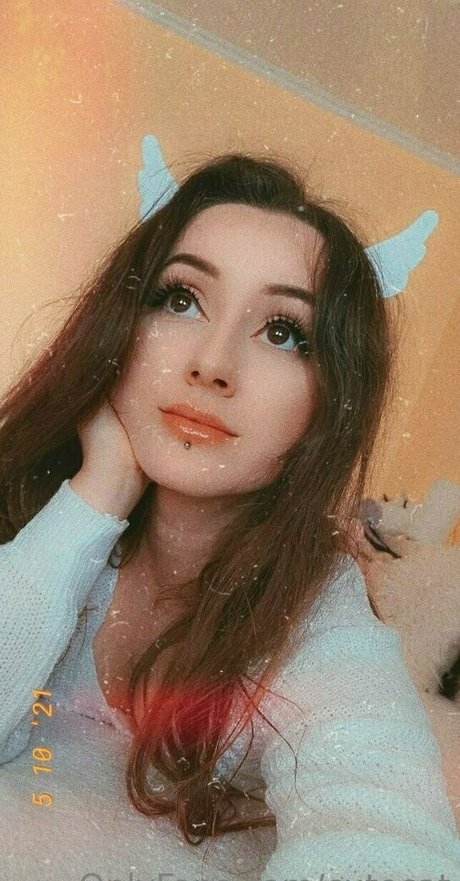 Cutecat nudes model photo