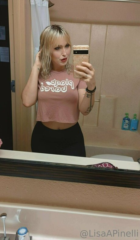 lisaapinelli art actress pic