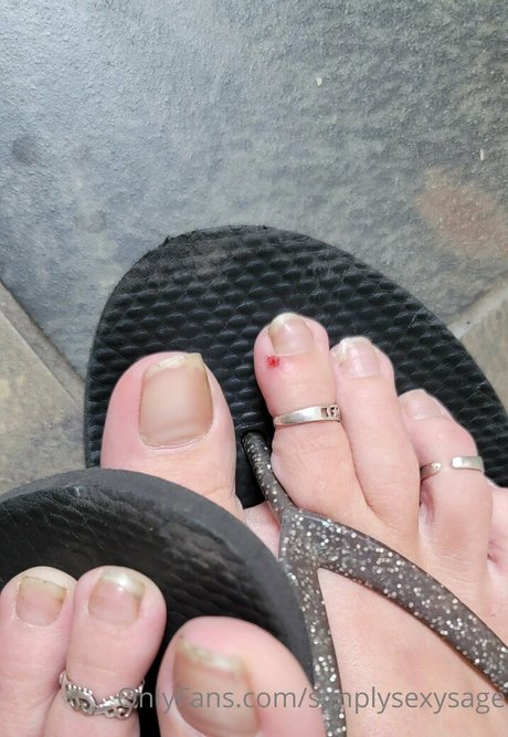 simplysexysage model nude picture