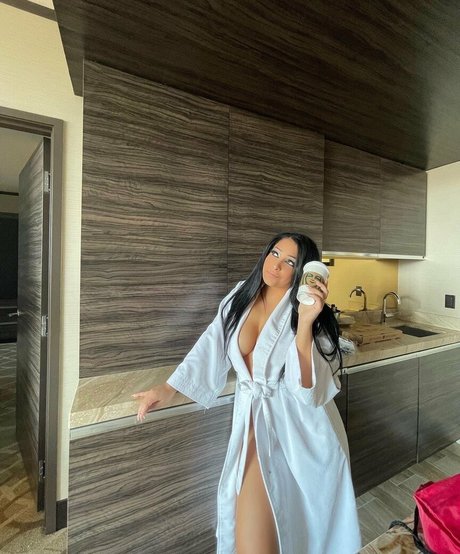 Mandy Leon star beautiful image