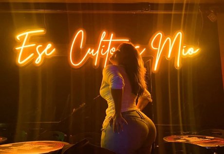 Michel Usuga pretty model picture