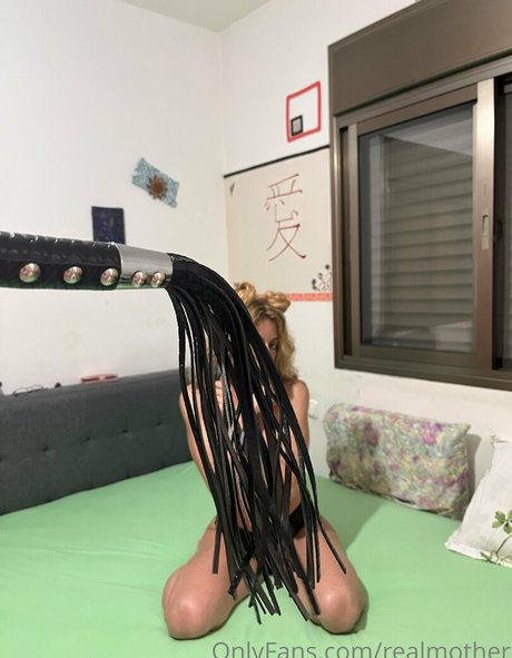 onlmomy model nice pic