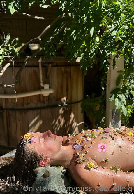 miss gabrielle g pornographic actress pictures