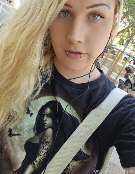 liligoth nudes model photo