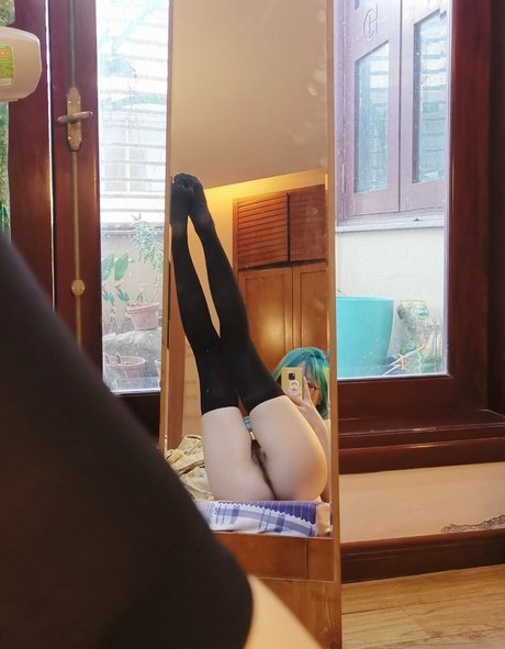 naughtyveggie exclusive model img