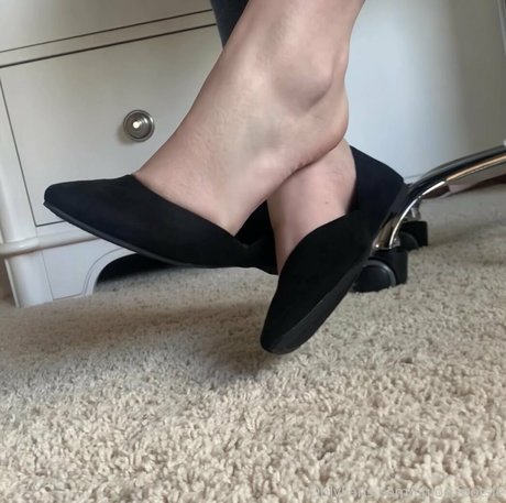 kayla footsie high quality actress pics