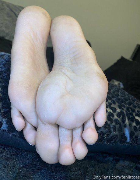 tenlittoes model naked img