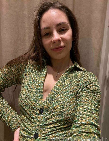 ninaliiin adult model pictures