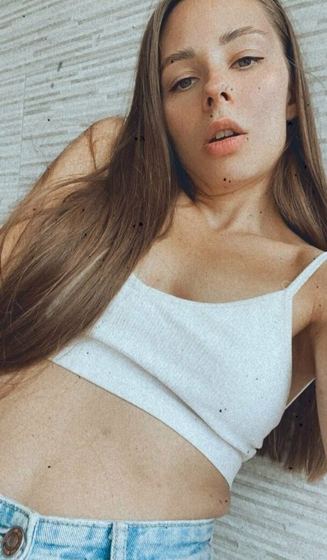 ninaliiin pornstar art pic