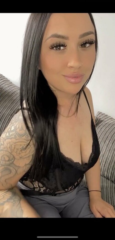 XRP Queen model photo