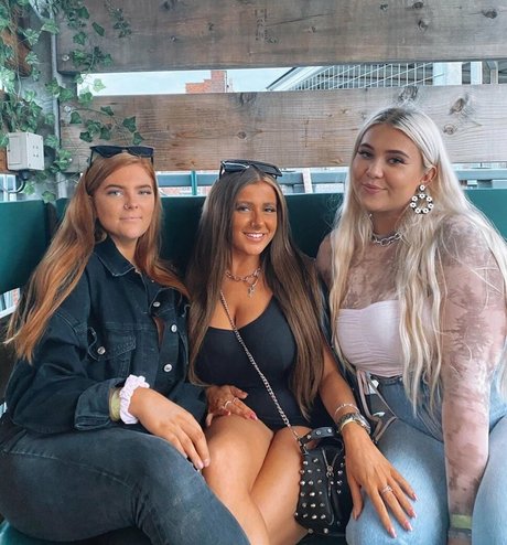 Beth G model porn image