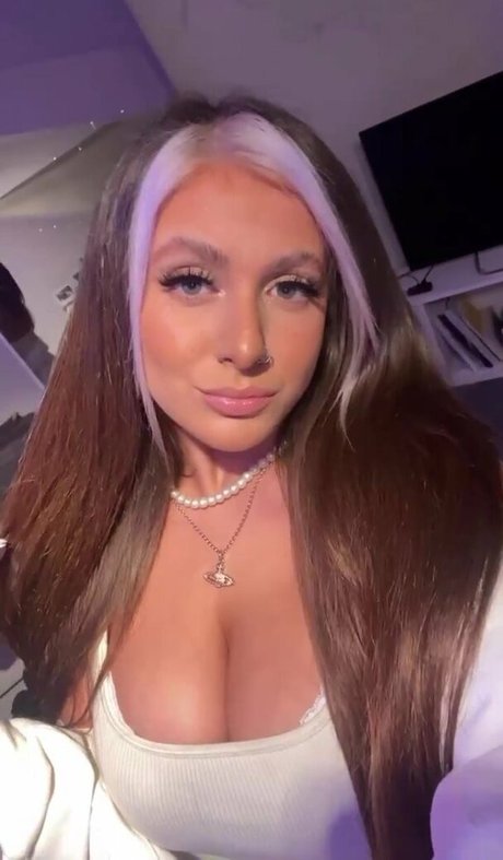 Beth G star nudes photo