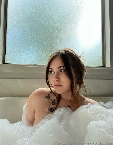 xxxkyliej nude actress pictures