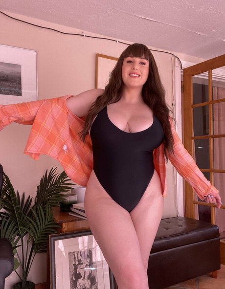 Moxymary sexy actress gallery