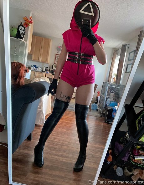 mahoupriest model nice image