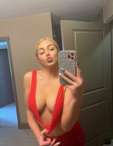 courtneytailorvip model sex photo