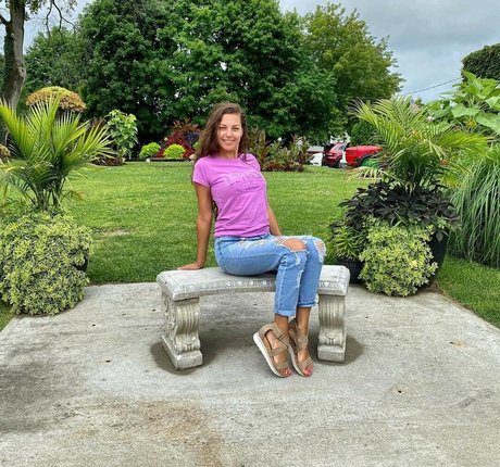 fr33sp1r1ts naked model pic