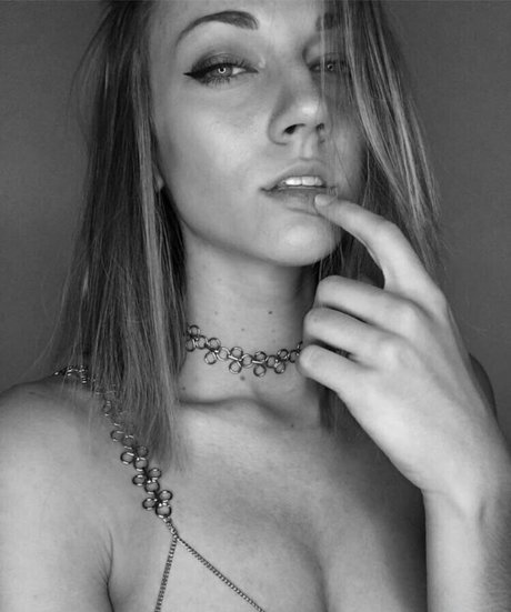 kruzadar model pretty pic