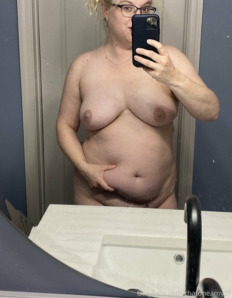 thatoneamy31 model xxx images