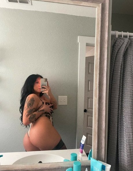 liljuicyjenn erotic model gallery