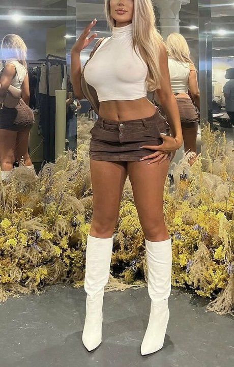 Eve Gale model pretty img