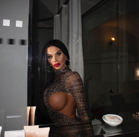 Adriane Linn adult model pic