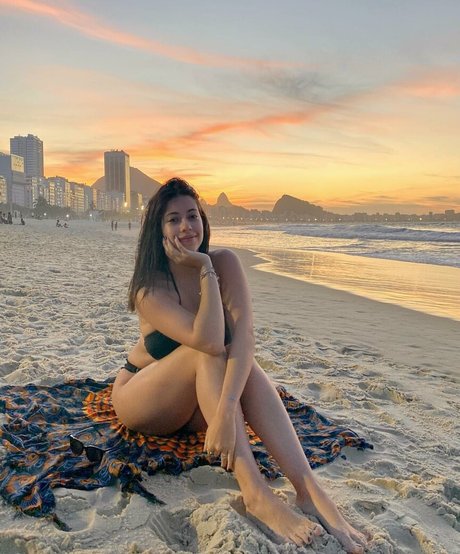 Anah Elisa star nude pics